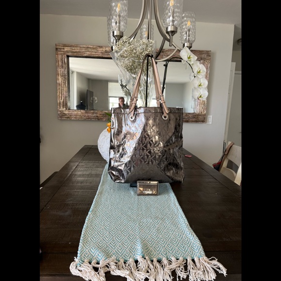 Metallic Michael Kors Set - Picture 2 of 8